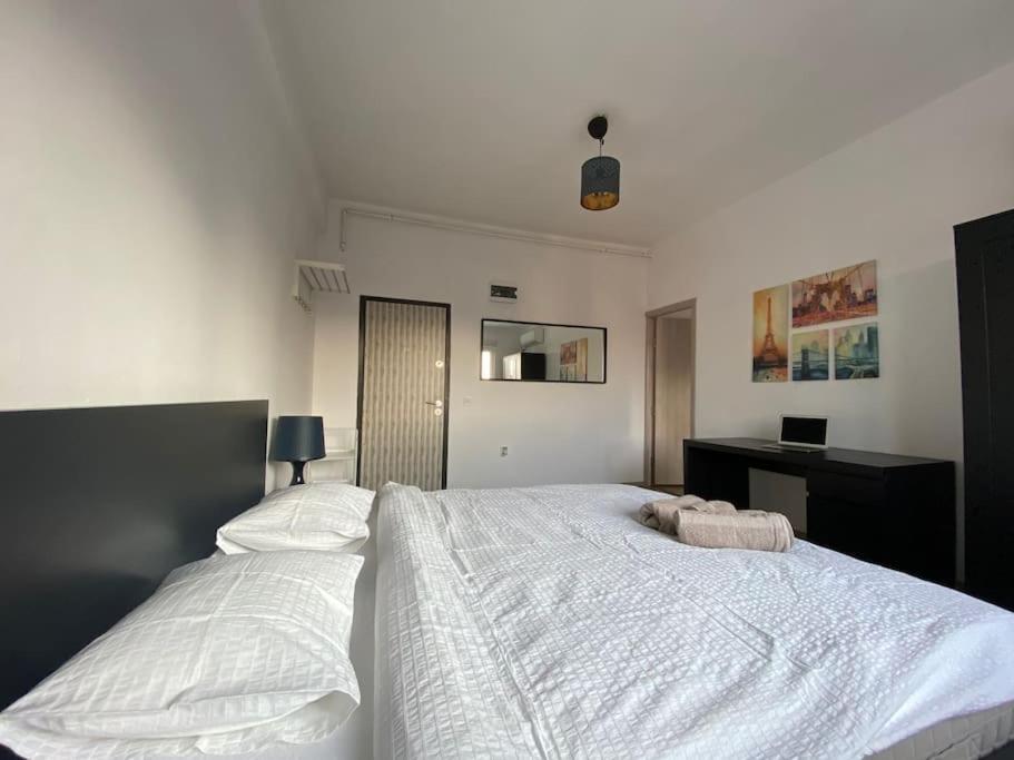 Gorgeous Apartment Near Old Town Bucharest Exterior photo