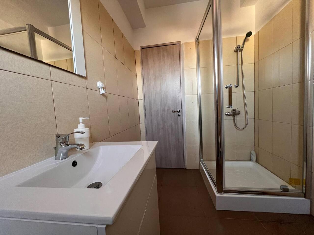 Gorgeous Apartment Near Old Town Bucharest Exterior photo